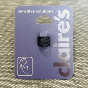 New Claire’s Scroll Ear Cuff in Gunmetal
